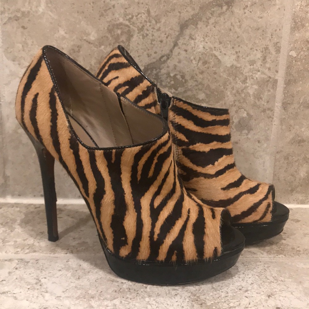 Charles David tiger print 5 inch heels